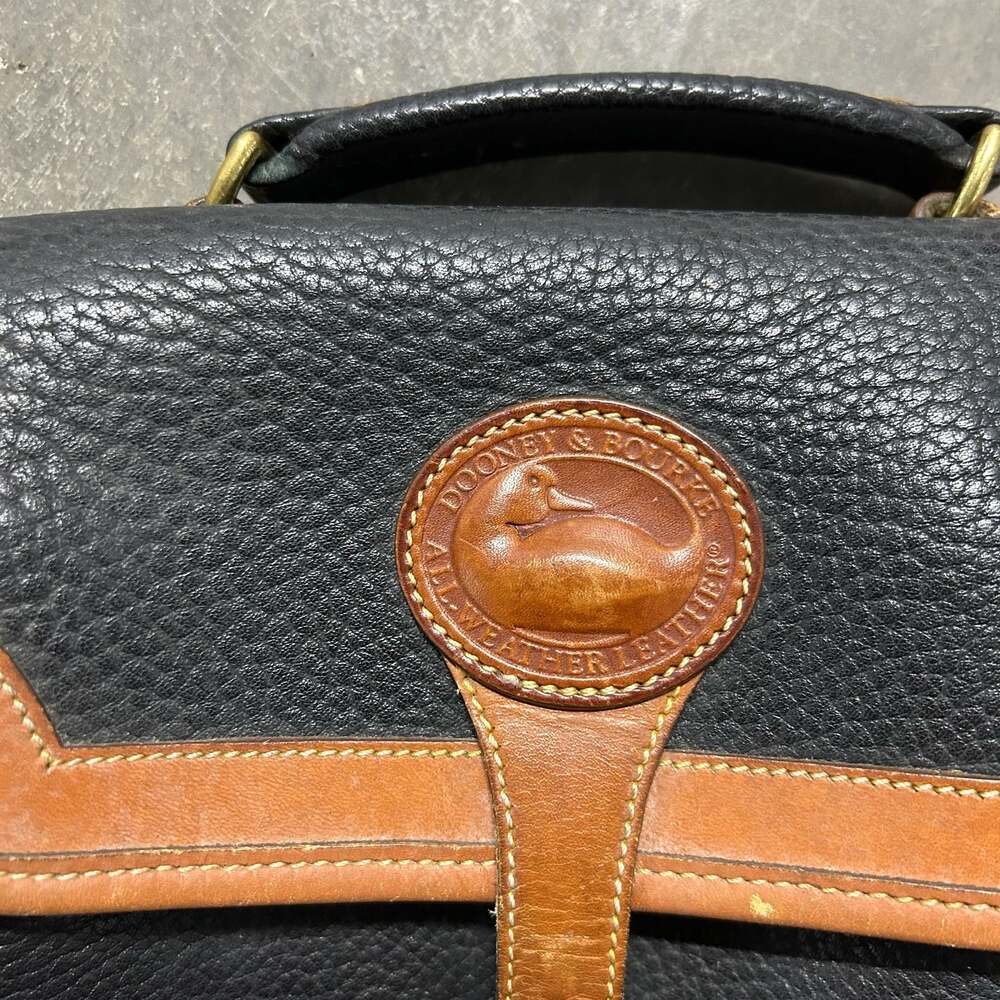 Vintage Dooney & Bourke All Weather Leather Surrey Carrier Crossbody Bag - Picture 3 of 13
